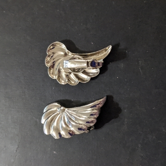 Vintage Silver Tone Feather Wings Clip On Statement Earrings - Picture 2 of 3